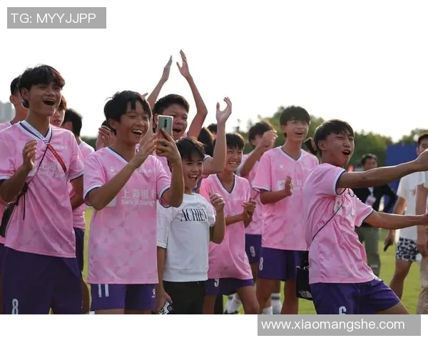 中国小学生足球赛决赛场面堪比职业赛